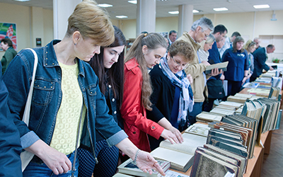 Участники мероприятия посетили организованную научной библиотекой тематическую выставку