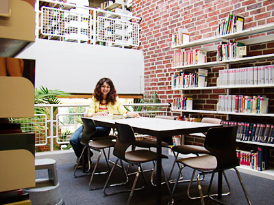 Студентки ОмГПУ в библиотеке Университета города Фехта, Германия