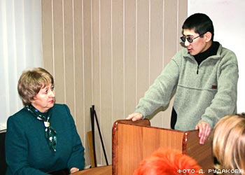Сунгат Каткенов отвечает на вопрос члена жюри Н.В. Чекалевой