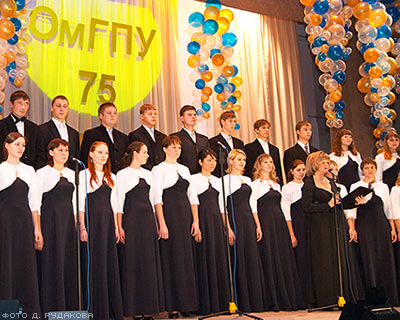 Gaudeamus в исполнении хора - открытие концерта в честь 75-летия ОмГПУ