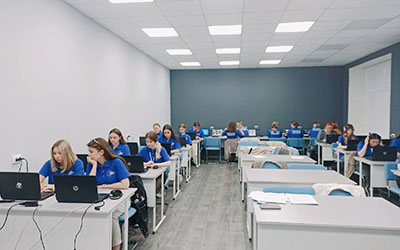 Студенты Омского государственного педагогического университета наблюдают за порядком проведения государственной итоговой аттестации