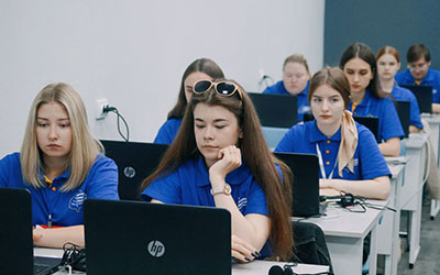 Студенты Омского государственного педагогического университета наблюдают за порядком проведения государственной итоговой аттестации