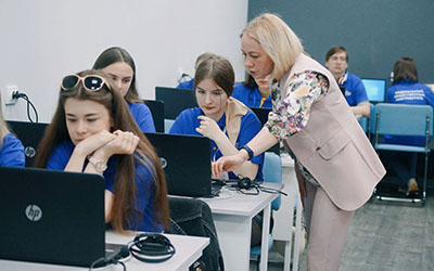 Студенты Омского государственного педагогического университета наблюдают за порядком проведения государственной итоговой аттестации