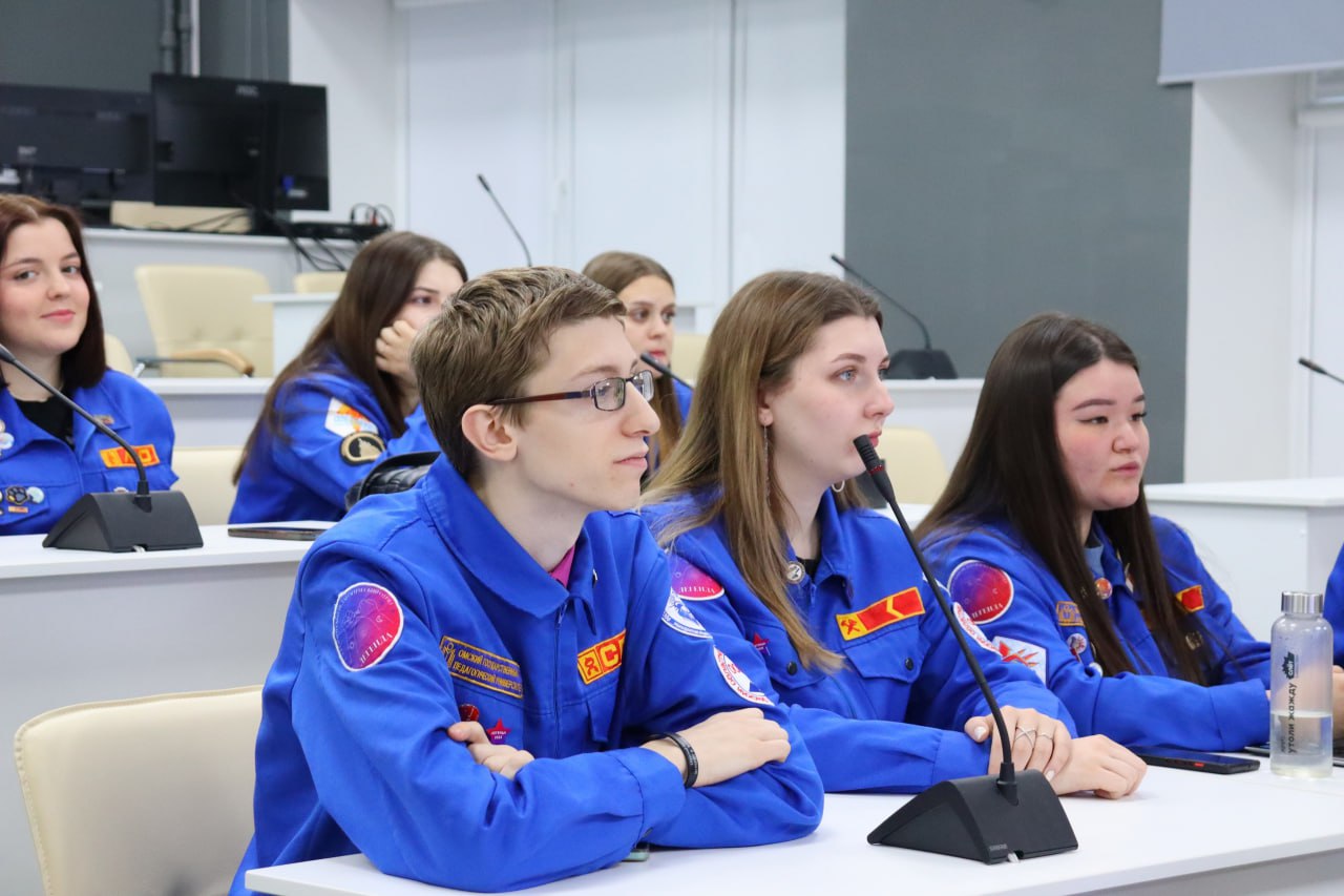 студенты медики. студент медицинского вуза. фотосессия студентов. успешная молодежь. студенческий коллектив.