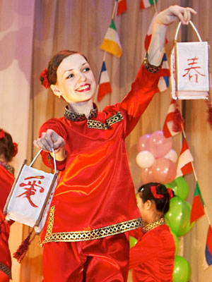 Ансамбль «Ярмарка»: китайский танец с фонариками