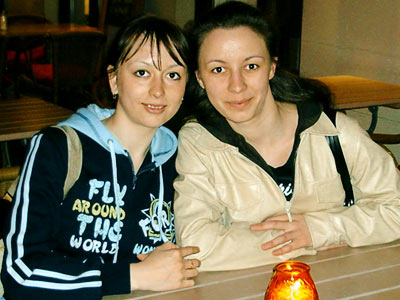 Виктория Симакова (слева) и Наталья Фрицковская, студентки Тарского филиала ОмГПУ