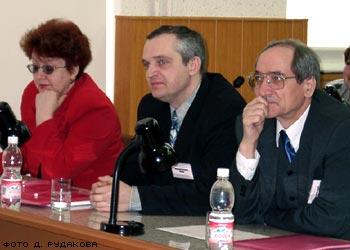 Члены жюри семинара (слева направо): представители органов управления образования С.А. Мельниченко и А.П. Панков, директор ИНО ОмГПУ И.В. Меха