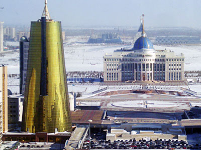 Астана, вид с монумента «Байтерек»