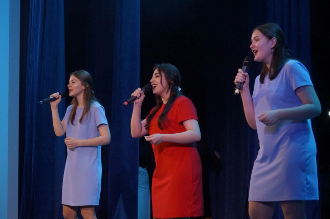 В ОмГПУ прошел студенческий концерт к 90-летию университета