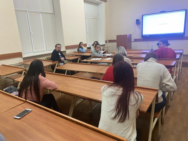 В киноклубе ОмГПУ обсудили философско-психологические контексты фильма “Все еще Элис”