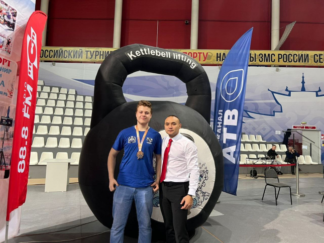Ученик Академического лицея ОмГПУ стал призером Всероссийского турнира по гиревому спорту